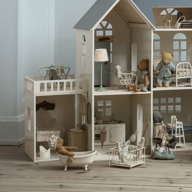 Maison de poupée moyenne dans une valise, meubles miniatures à léchelle  1:12, maison de souris Maileg -  France