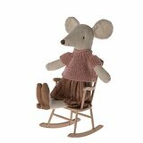 Tricot et Jupe dans sa Valisette pour Grand-Mère Souris